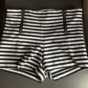 Stripped high waisted shorts